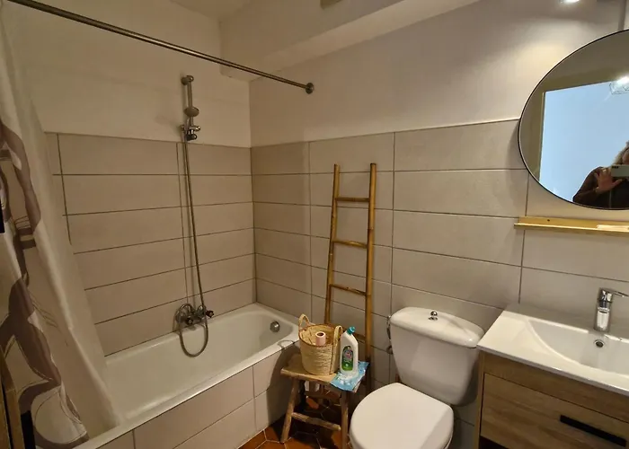 Διαμέρισμα Climatise Avec Parking, Proche Et Commerces A - Fr-1-780-92